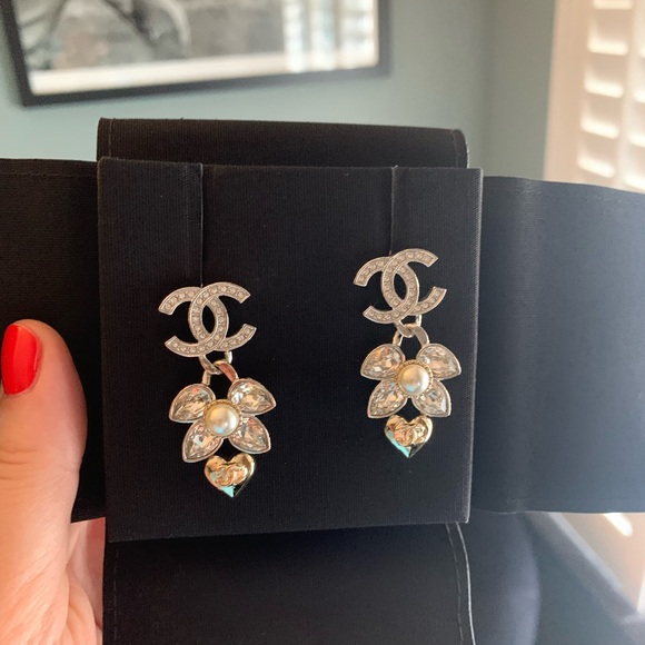 Authentic, limited editionChanel Silver and Gold Flower Earrings, sold out - Picture 7 of 17